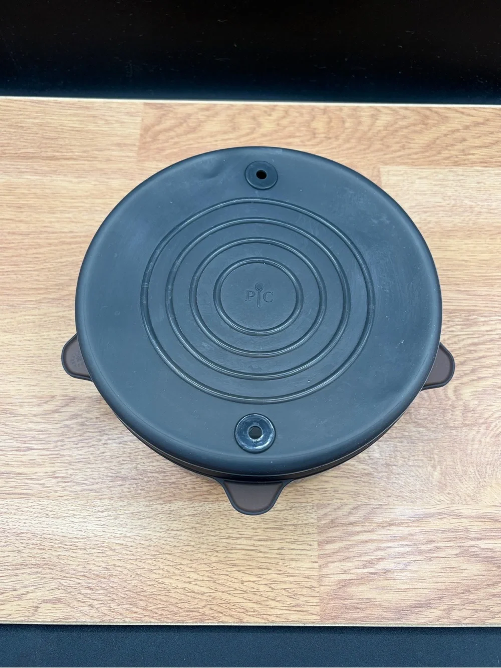 2018 Pampered Chef Quick Cooker With Stretch Silicon Vented Lid Gray Ceramic
